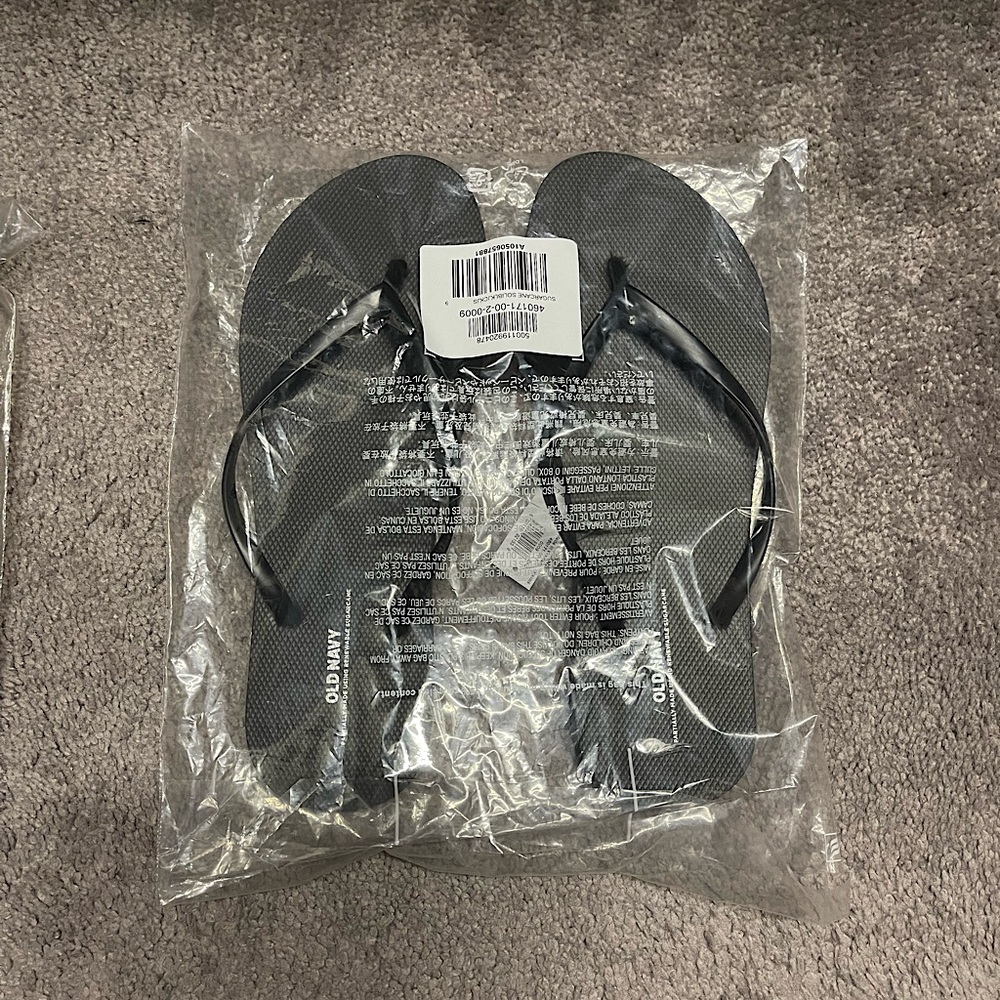 Old Navy Flip-Flops Black